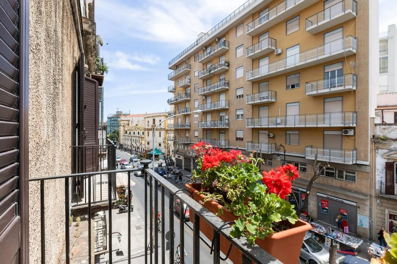 BallarHost - Ballarò Market Terrace Apartment Palermo Italia