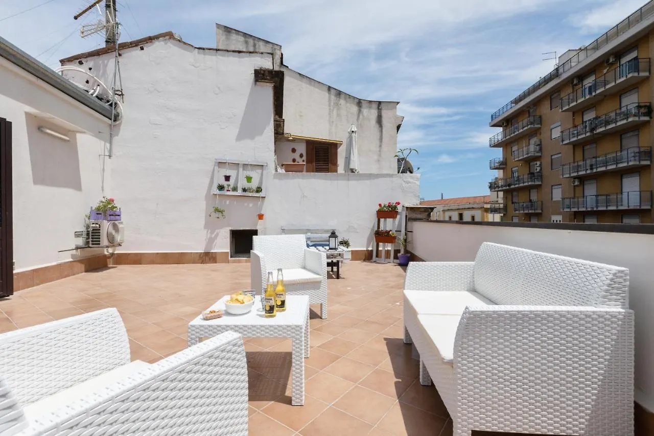 Ballarhost - Ballaro Market Terrace Apartment Palermo