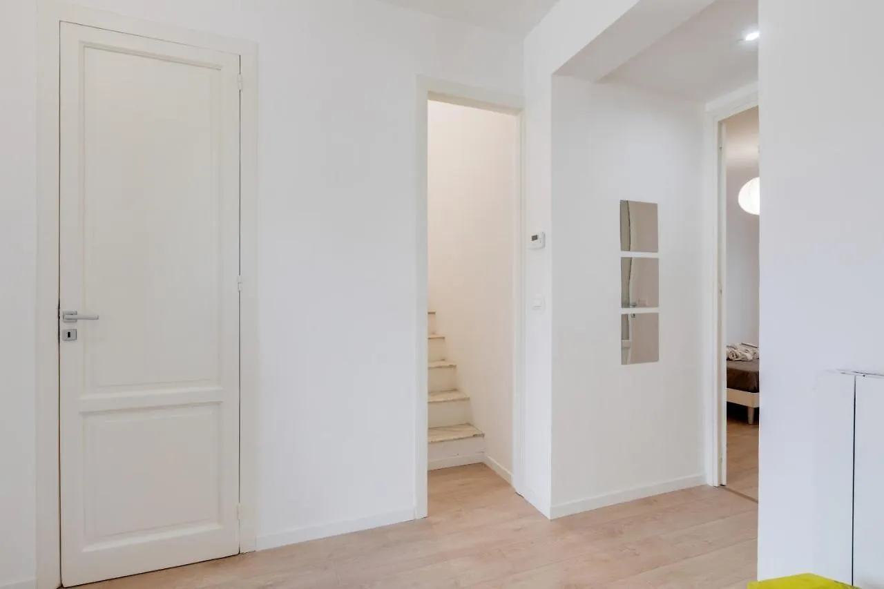 Ballarhost - Ballaro Market Terrace Apartment Palermo